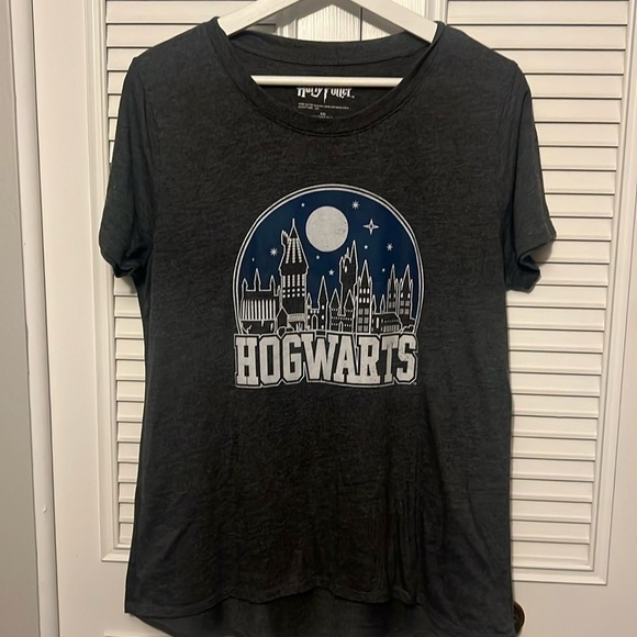 Harry potter Hogswarts T-shirt women’s size XXL see measurements! - Picture 1 of 8
